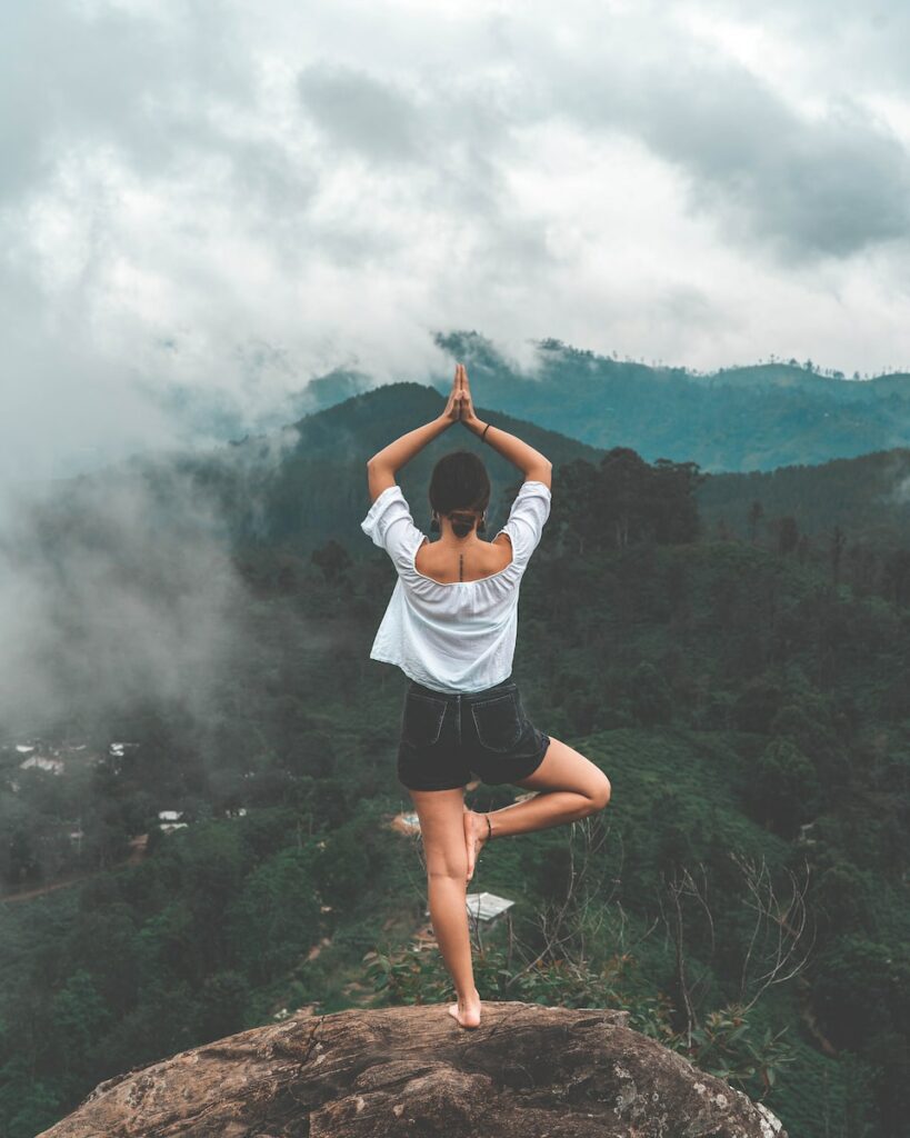 Lezioni di yoga che ti faranno sentire come una vera dea del benessere